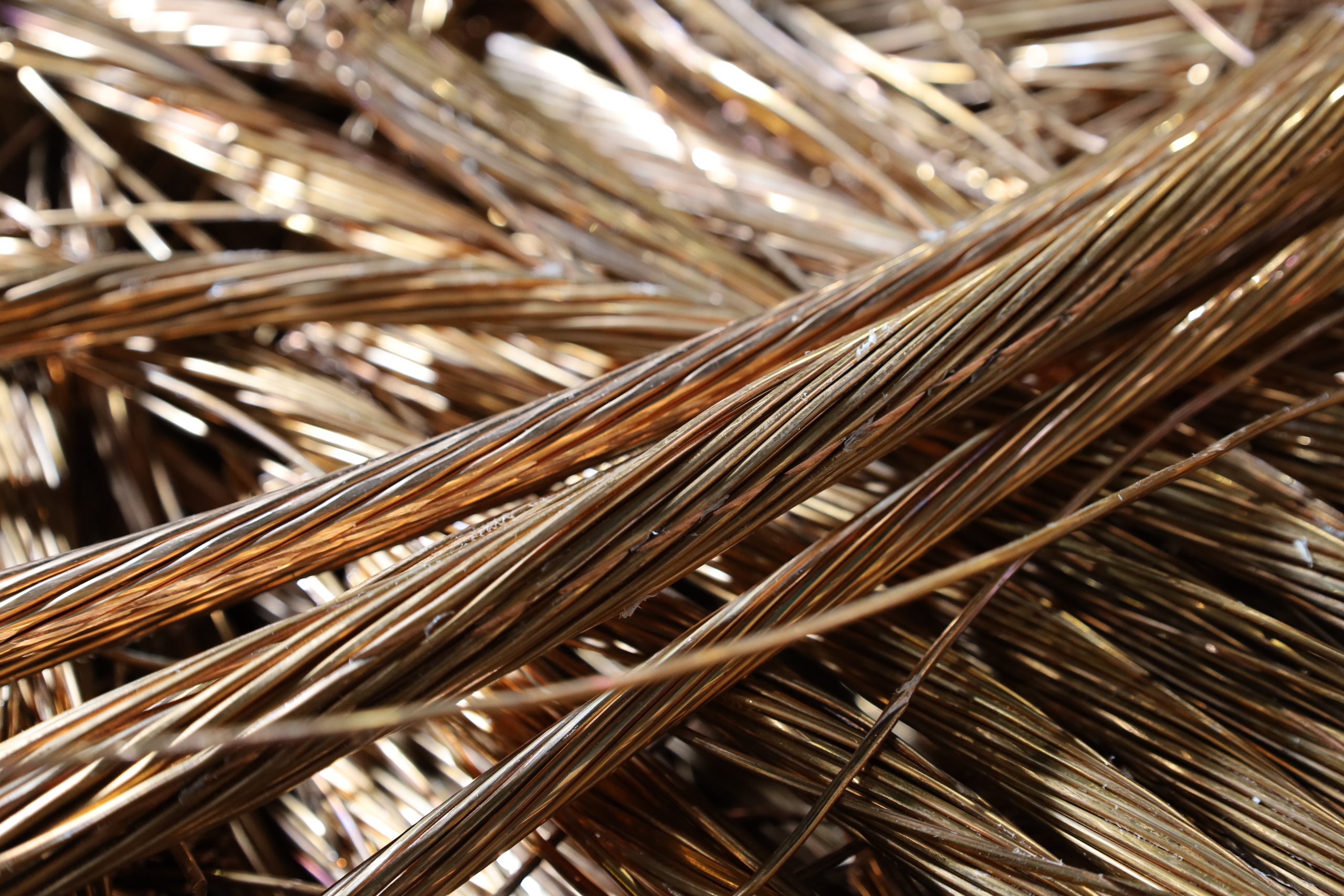 ピカ線(特一号銅線・ピカ銅・1号銅) | 秋田マテリアル株式会社 